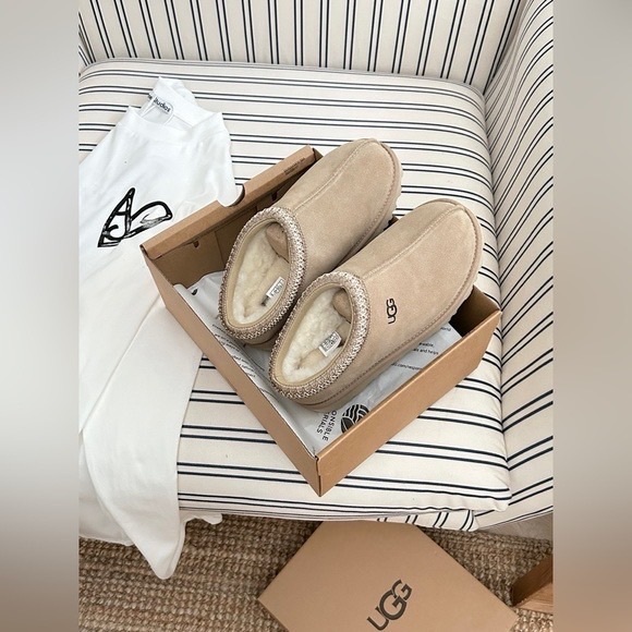 Brand New Women's Ugg Tasman Slip-Ons - Picture 3 of 7